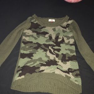 l.e.i long sleeve camo sweat shirt